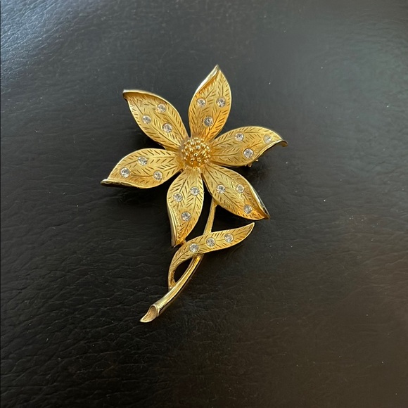JJ Elegant Gold Floral Brooch with Silver Accents - Picture 2 of 4